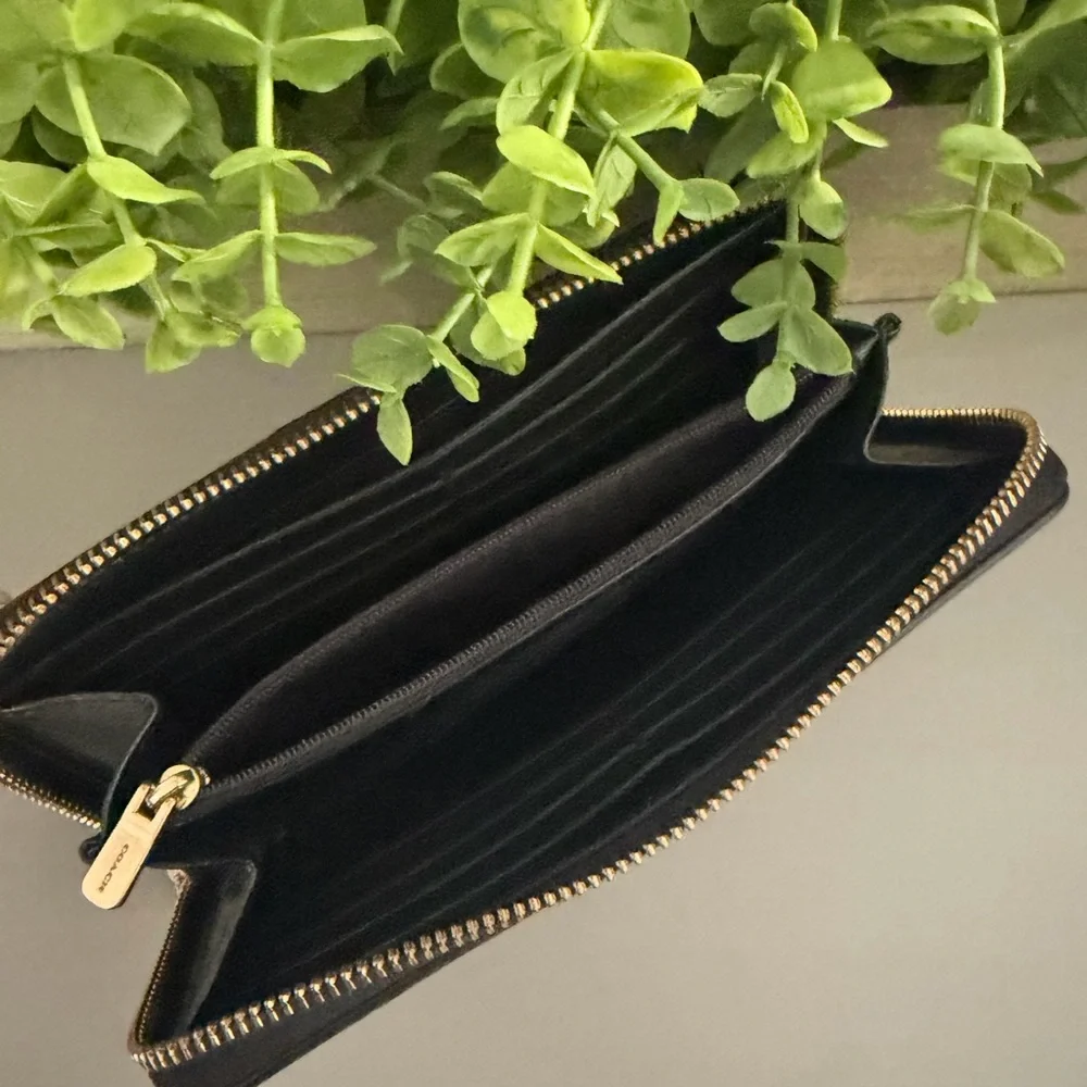 Coach Wallet - Picture 10 of 12